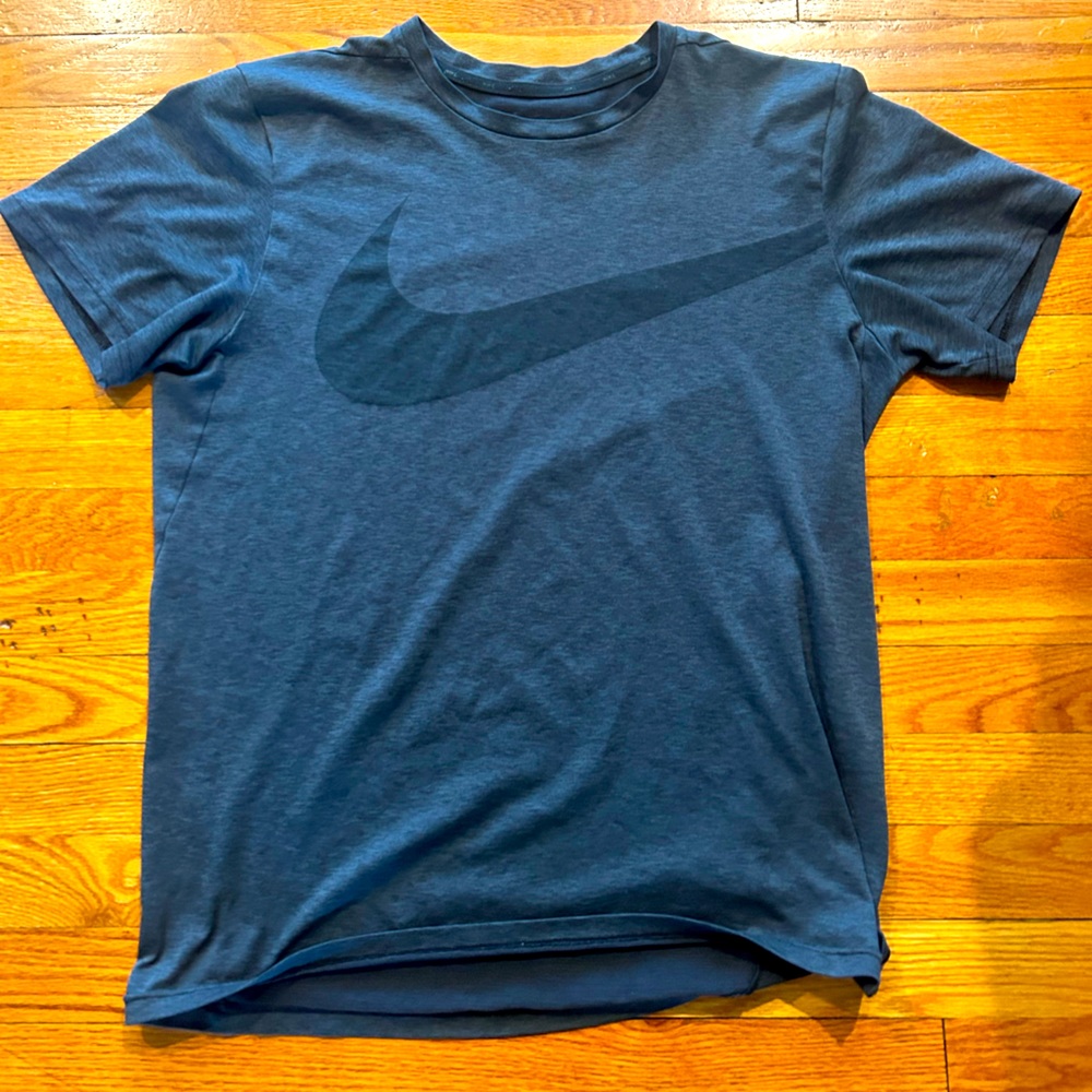 Nike Men’s Medium Dri Fit workout shirt